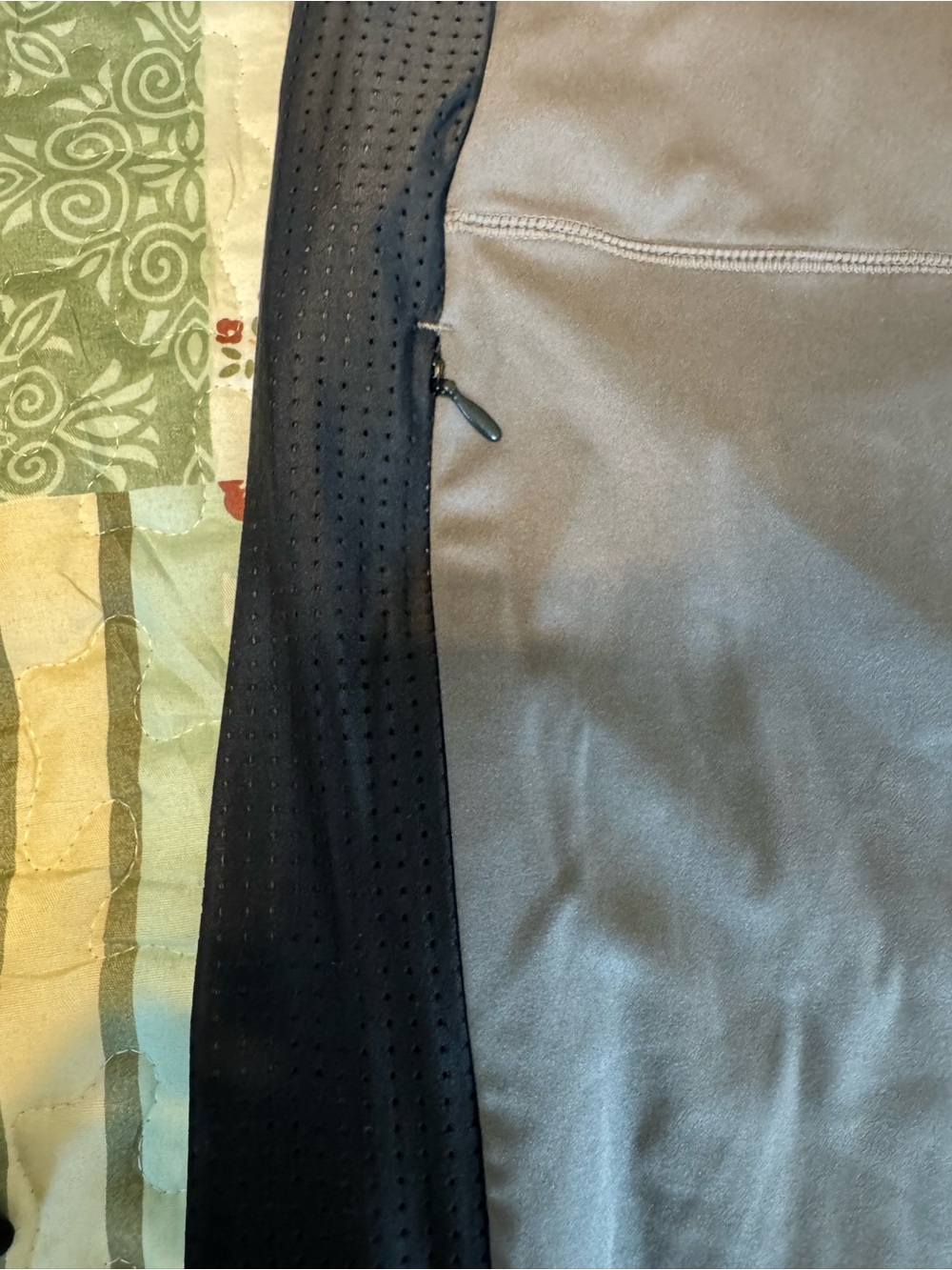 Fabletics Motion365 Gray Athletic Leggings with Black Mesh Panels & Pockets - Picture 4 of 9